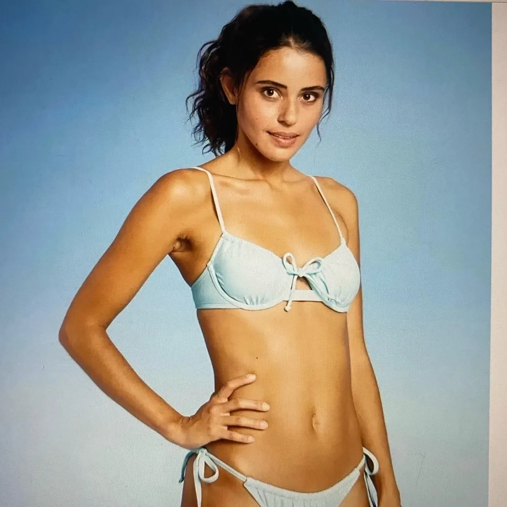 ✨NWT! Light blue shirred underwire bikini top ✨ - Picture 1 of 3